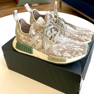 Mint Condition Adidas NMD R1 Sz: 7 Sage, White, Army Green